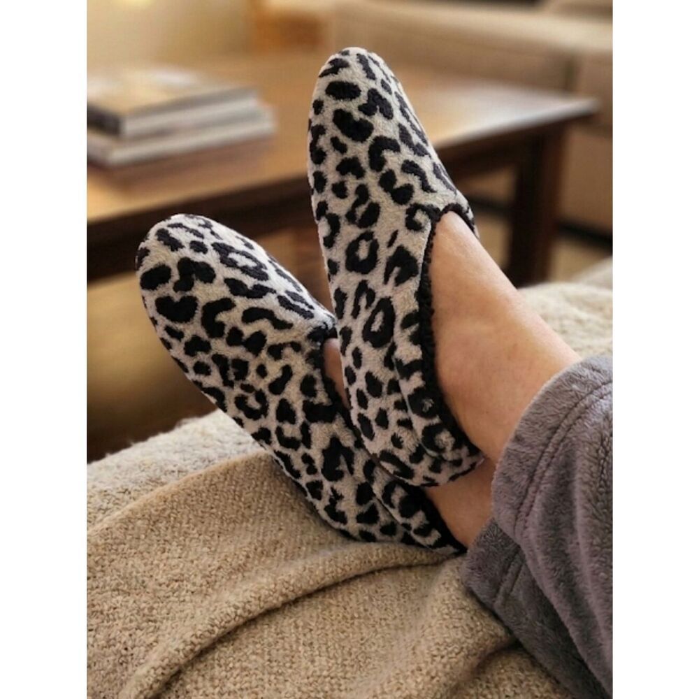 Isaac Mizrahi Slippers Animal print Fuzzy Sz L
